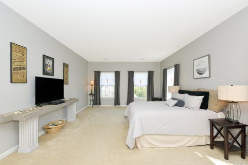 50 Pinehurst Dr, Mount Sinai NY  11766-3421 exterior