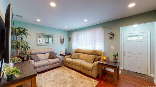 35 Sunset Dr, South Setauket, NY 11720-2319