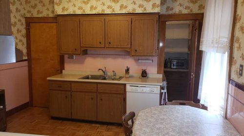 86 Livingston Pl, Bridgeport, CT 06610-1771