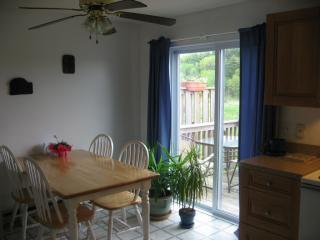 449 Dugg Hill Rd, Woodstock CT  06281-1646 exterior