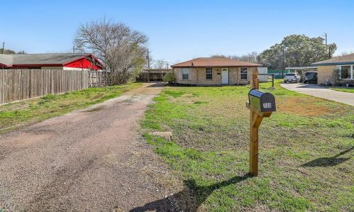 100 Timber Ln, Highlands, TX 77562-2644