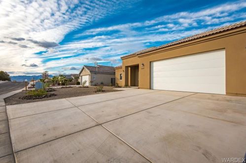2201 Moon Ridge Ln, Bullhead City AZ  86426-6616 exterior