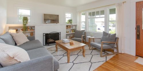 1207 Myrtle St, Turlock CA  95380-4933 exterior