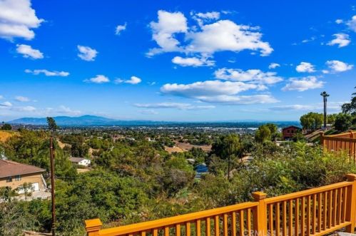 1136 Avocado Crst Rd, La Habra CA 90631-8108 exterior