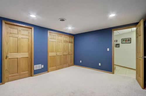 5237 20th St, Milwaukee WI 53233-2548 exterior