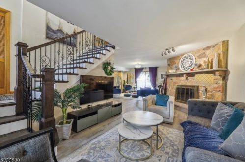 213 Louis Pl, Iselin NJ  08830-1205 exterior