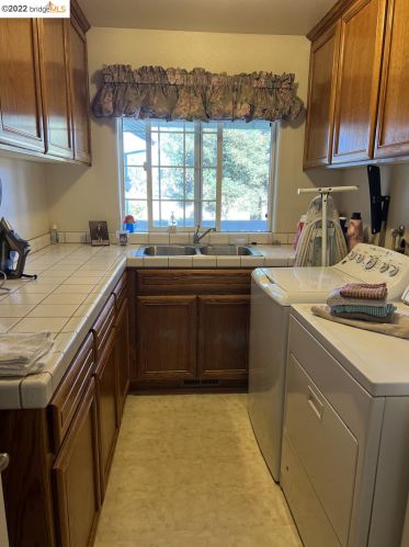233 Menzel Rd, Hollister CA  95023-9745 exterior