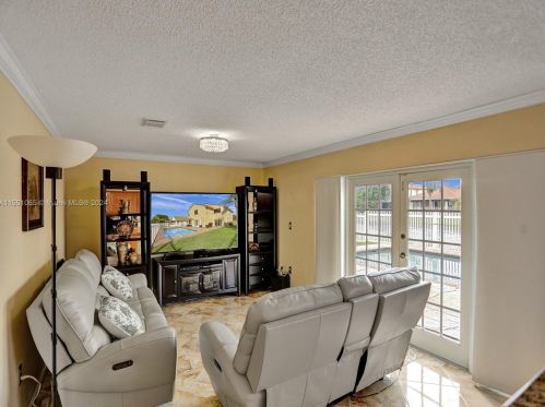 1282 192 Ave, Hollywood FL 33029-5823 exterior