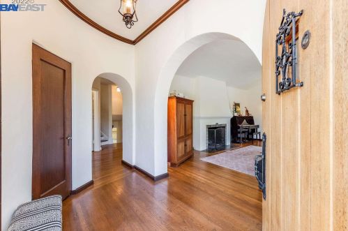 12 Keefer Ct, Oakland, CA 94610-1027