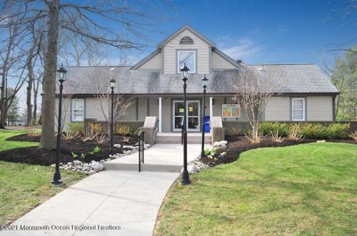 251 Tulip Ln, East Freehold NJ  07728-4033 exterior