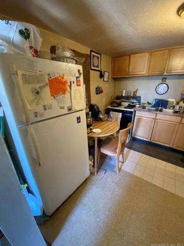 19 Portland St, Middletown CT  06457-2209 exterior