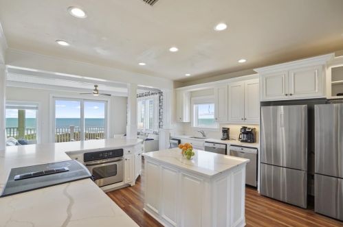 1564 Gulf Bch Dr, Saint George Island FL  32328-3106 exterior