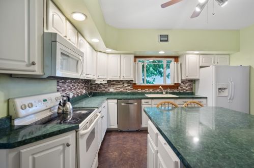 917 Crest Ave, North Charleroi, PA 15022-1809