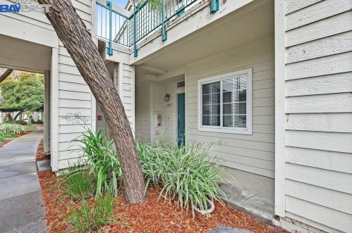 2901 Hastings Shore Ln, Redwood City, CA 94065-2128