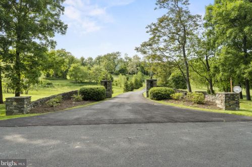 17621 Stonegait Ct, Round Hill VA  20141-2264 exterior