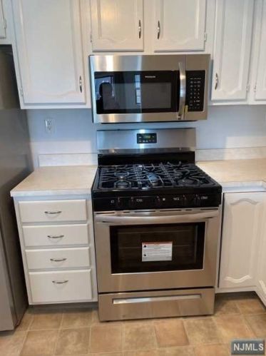 93 Konight Ct, Mahwah NJ  07430-2959 exterior