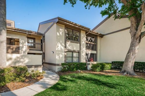 220 Woodlake Wynde, Oldsmar, FL 34677-2109