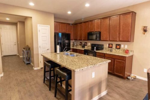 10331 Hammond Ln, Tolleson, AZ 85353-1229