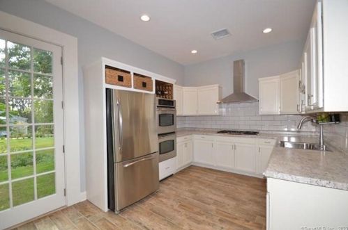 531 Mill Hill Ter, Southport CT  06890-1235 exterior