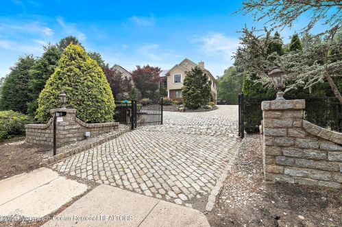 130 Telegraph Hill Rd, Holmdel Village, NJ 07733-1358
