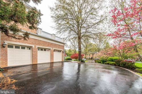 10108 Nedra Dr, Great Falls VA  22066-2835 exterior