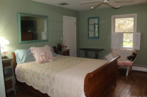 84 Columbine Dr, Bridgeport CT  06611-4601 exterior