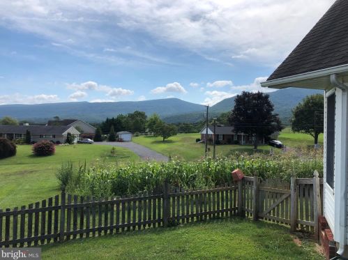 102 Massanutten St, Edinburg VA  22824-9313 exterior