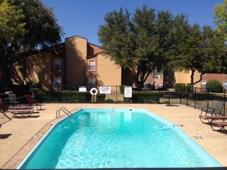 521 Windsor Dr, Denton TX  76209-1055 exterior