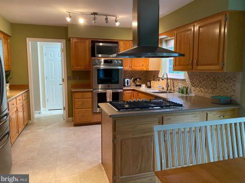 24 Fieldcrest Dr, Collegeville, PA 19426-2737