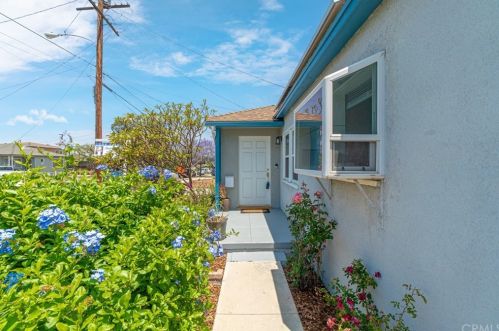 25420 Oak St, Lomita, CA 90717-2216
