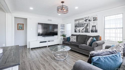 2709 Fashion Ave, Long Beach, CA 90810-3142