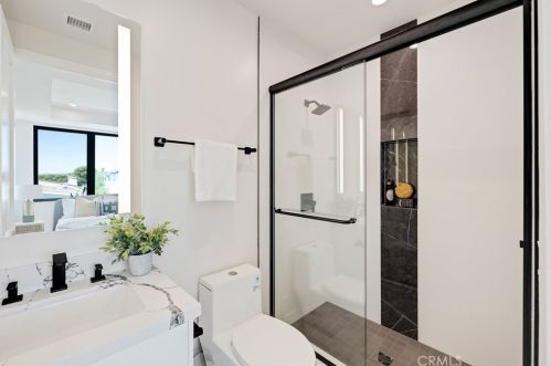 1813 Walnut Ave, Manhattan Beach CA  90266-5018 exterior