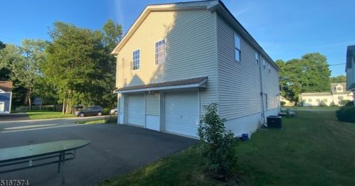 3 Edgewood Rd, Parsippany NJ  07834-2106 exterior