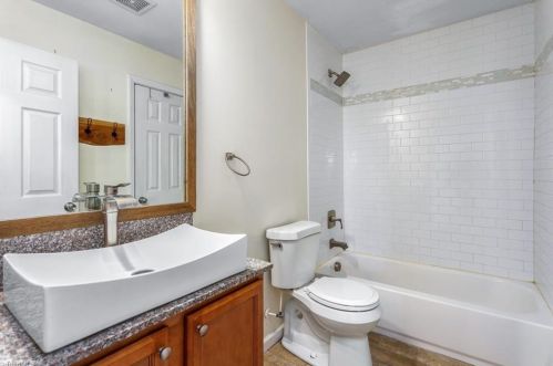 7 Armhurst Ct, Greensboro NC  27405-5911 exterior