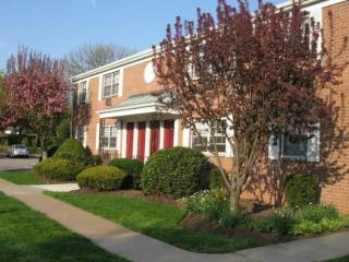 5 Sutton Pl, Westwood NJ  07675-2276 exterior