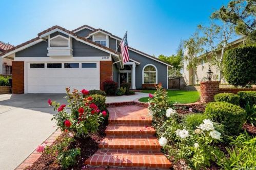 22628 Cardiff Dr, Santa Clarita, CA 91350-3017