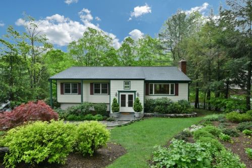 52 Hidden Hollow Ln, Millwood, NY 10546-1007