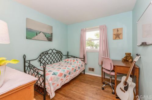 243 Oakland Ave, South Plainfield NJ  07080-4040 exterior