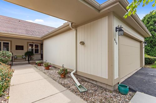 635 Aspenwood Ct, Milwaukee, WI 53217-1603