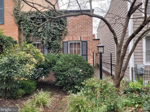 214 9th St, Washington, DC 20002-6110