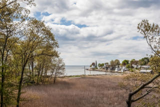 553 Mulberry Point Rd, Guilford, CT 06437-3524