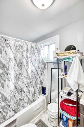 8 Jetland Pl, Bridgeport CT  06605-3318 exterior