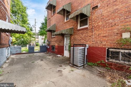 868 Yuma St, Washington, DC 20032-3972