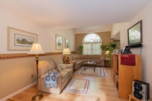 9 Deer Crossing Dr, Fishkill NY  12524-1349 exterior