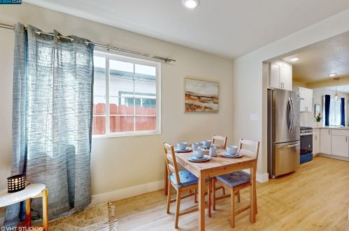 5054 Congress Ave, Oakland CA  94601-5402 exterior