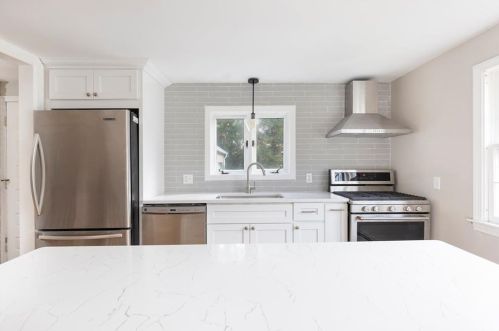 61 Knotty Oak Rd, Coventry RI  02816-8306 exterior