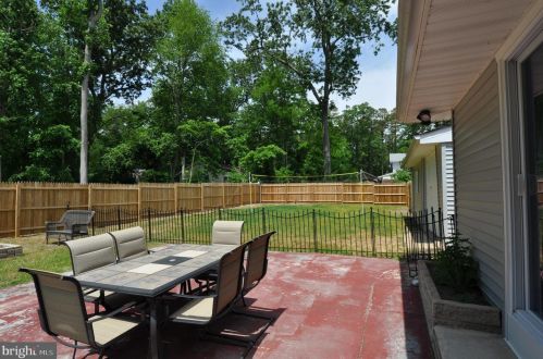 5 Oak Ave, Browns Mills NJ  08015-3215 exterior