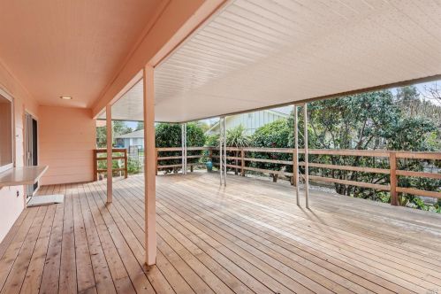 7136 Oak Leaf Dr, Santa Rosa, CA 95409-6043