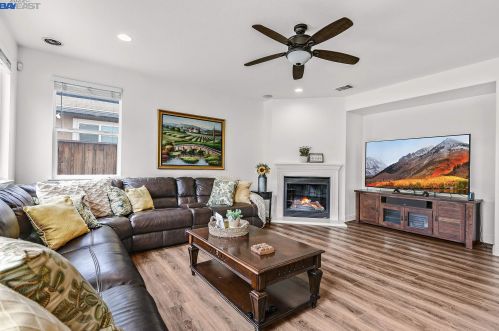 66 Sunchase Ct, Oakley CA  94561-4425 exterior