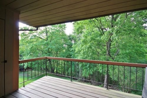 701 Eagle Bay Dr, Crotonville NY  10562-2372 exterior